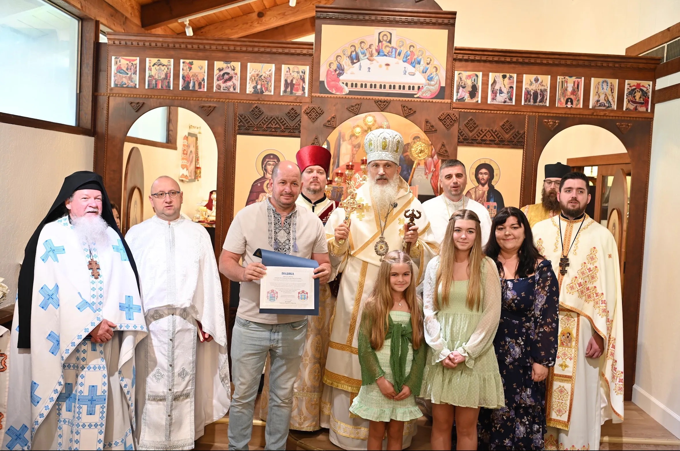Prayer Carved in Wood: The Ukrainian Iconostasis as a Sign of Faith and Tradition in the Diaspora