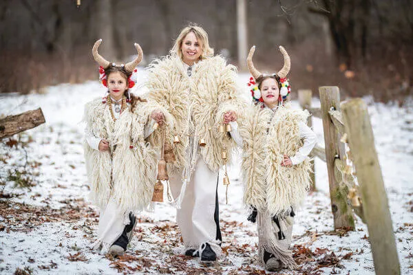 Purchase yourself a gunya. Dress in the warmth of the Carpathians.